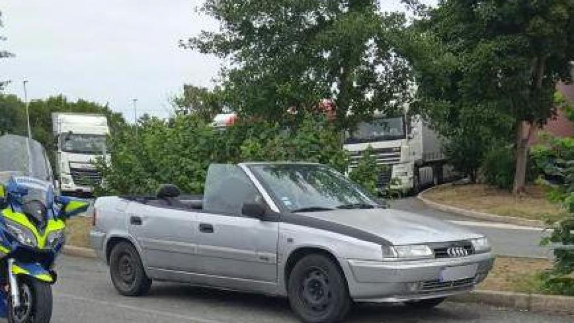 Les deux occupants de la «Xantia cabriolet» roulaient vers l’Atlantique lorsqu’ils ont été contrôlés. Photo Facebook gendarmerie de l’Indre