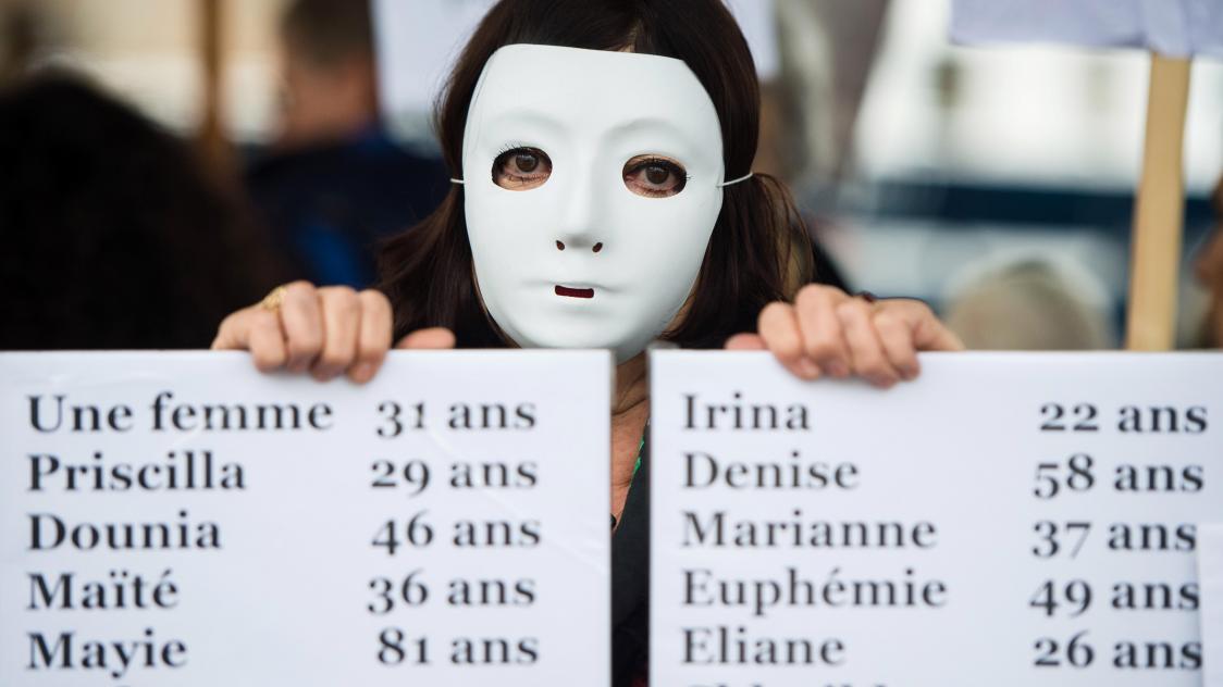 Des noms de victimes de féminicides lors d’une manifestation le 23 novembre 2019 à Marseille.