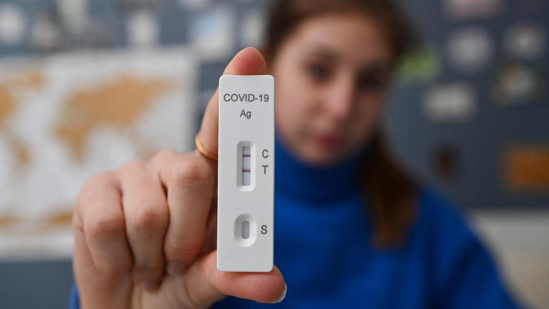 Coronavirus : Quels problèmes pose le recours massif aux autotests ?