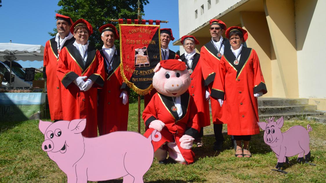 À Sainte-Ménehould, la confrérie du pied de cochon récupère vos