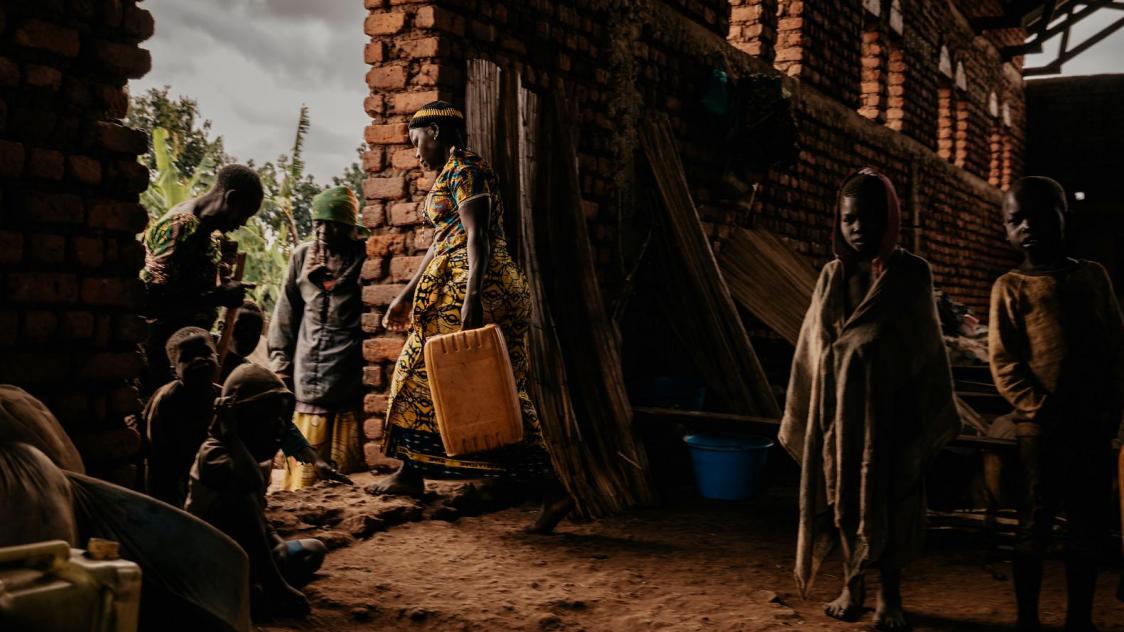 Des communautés déplacées doivent vivre dans des églises après avoir fui le conflit de l’Ituri (RDC).