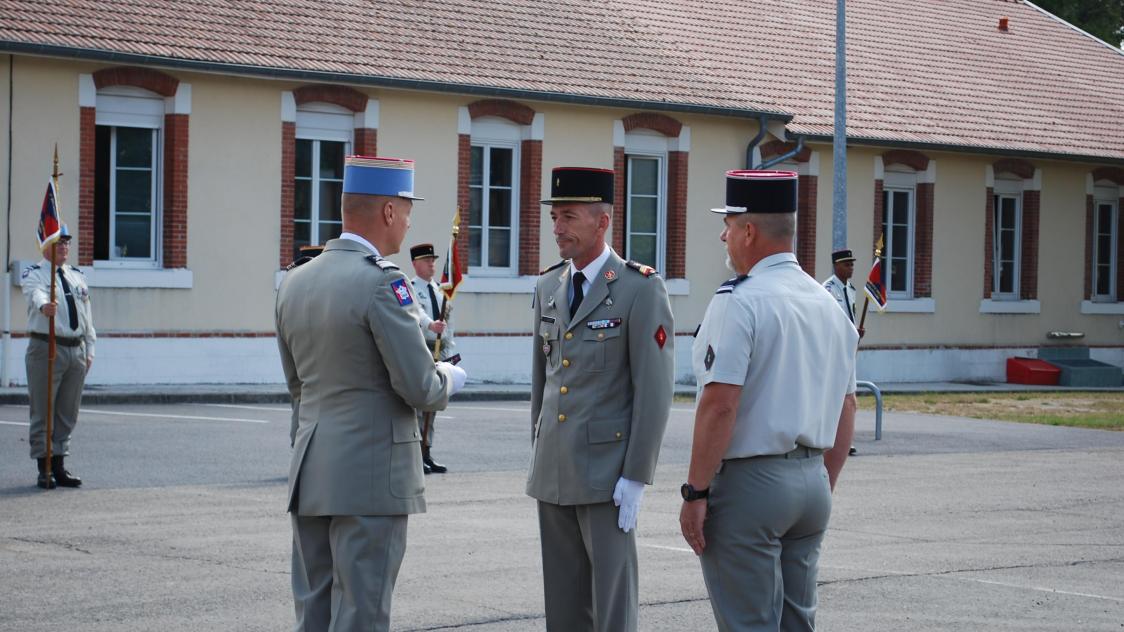 Remise des calots pour les jeunes du Service militaire volontaire de Châlons-en-Champagne