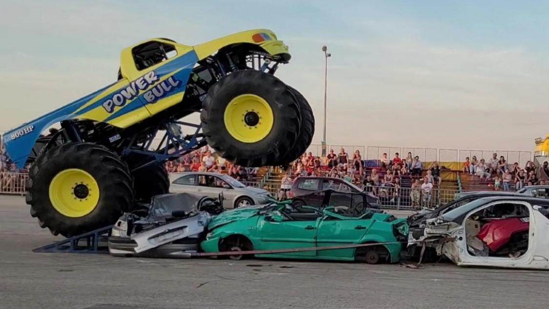 Baden. Qui veut faire écrabouiller sa voiture à la démonstration de « monster  trucks » ? 