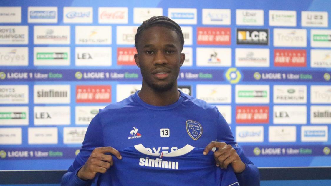 Iké Ugbo officiellement de retour à l'Estac