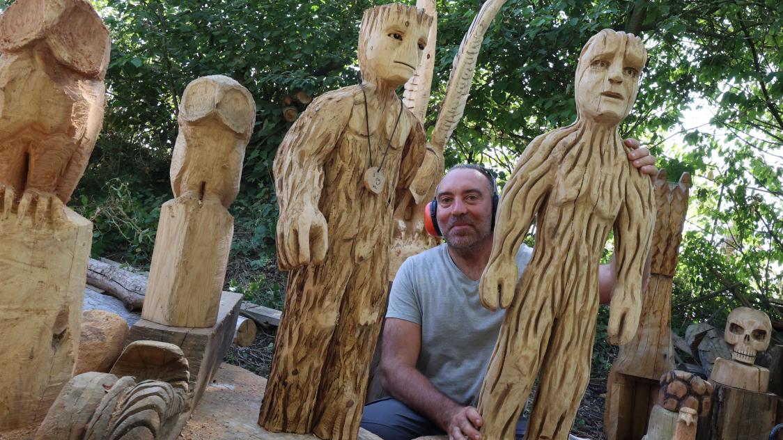 Un sculpteur sur bois à Triel