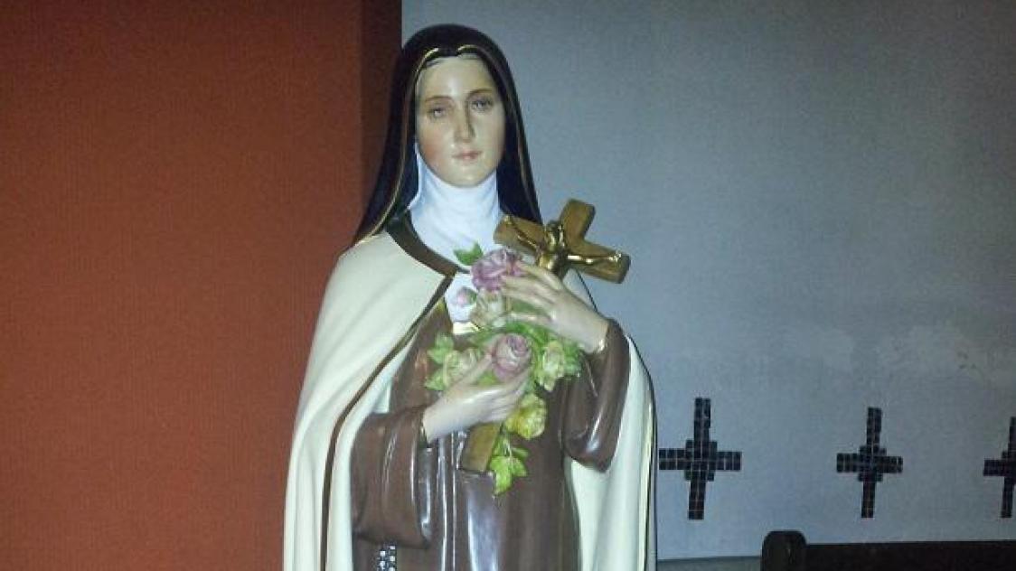 Il n’existe pas de photo de la statue de sainte Thérèse de Lisieux volée à Cernay-lès-Reims, dont voici un autre modèle. Photo Wikimedia