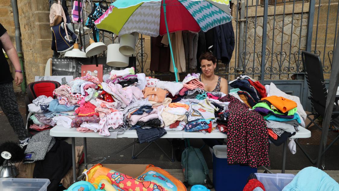 Photos Carton Plein Pour La Brocante De Mohon A Charleville Mezieres Journal L Ardennais
