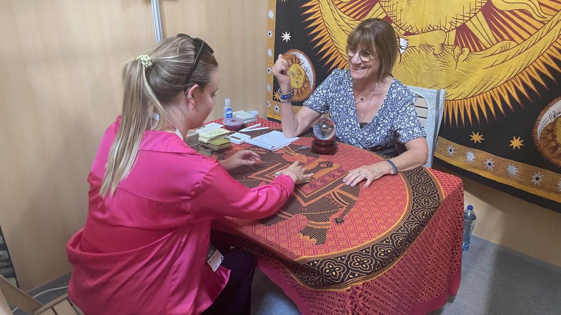 J'ai testé pour vous: une séance de voyance à la Foire de Châlons - L'Union 1 Du travail! C’est essentiellement ce que me promettent les prédictions de Bergelyne.