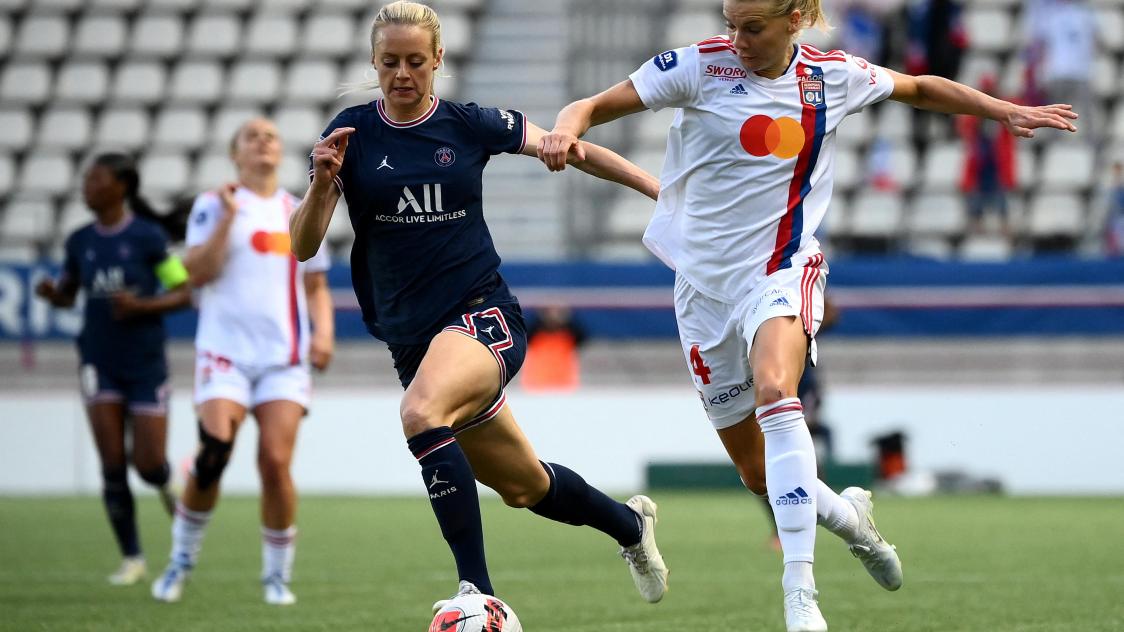 Il reste à jouer entre les Lyonnaises (l'attaquante norvégienne Ada Hegerberg à droite) et les Parisiennes (à gauche la défenseure suédoise Amanda Ilestedt).