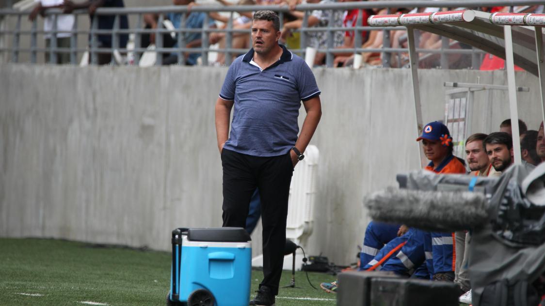 Oscar Garcia attend une réaction de son équipe.