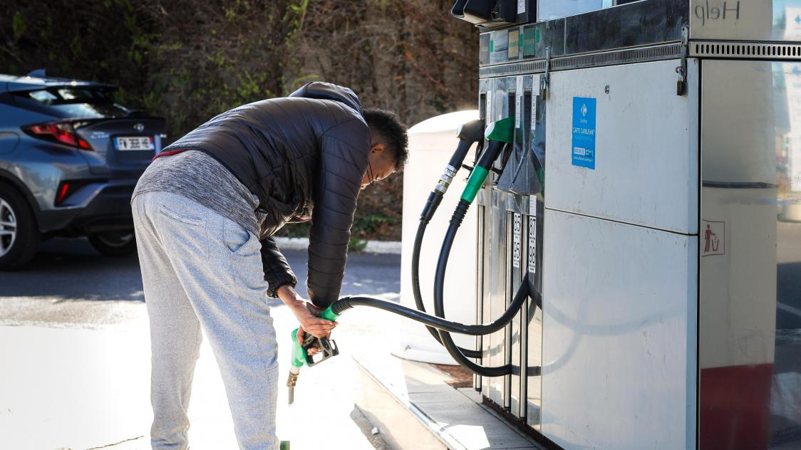 Pénurie de carburants : que risque-t-on à remplir un bidon d'essence ?