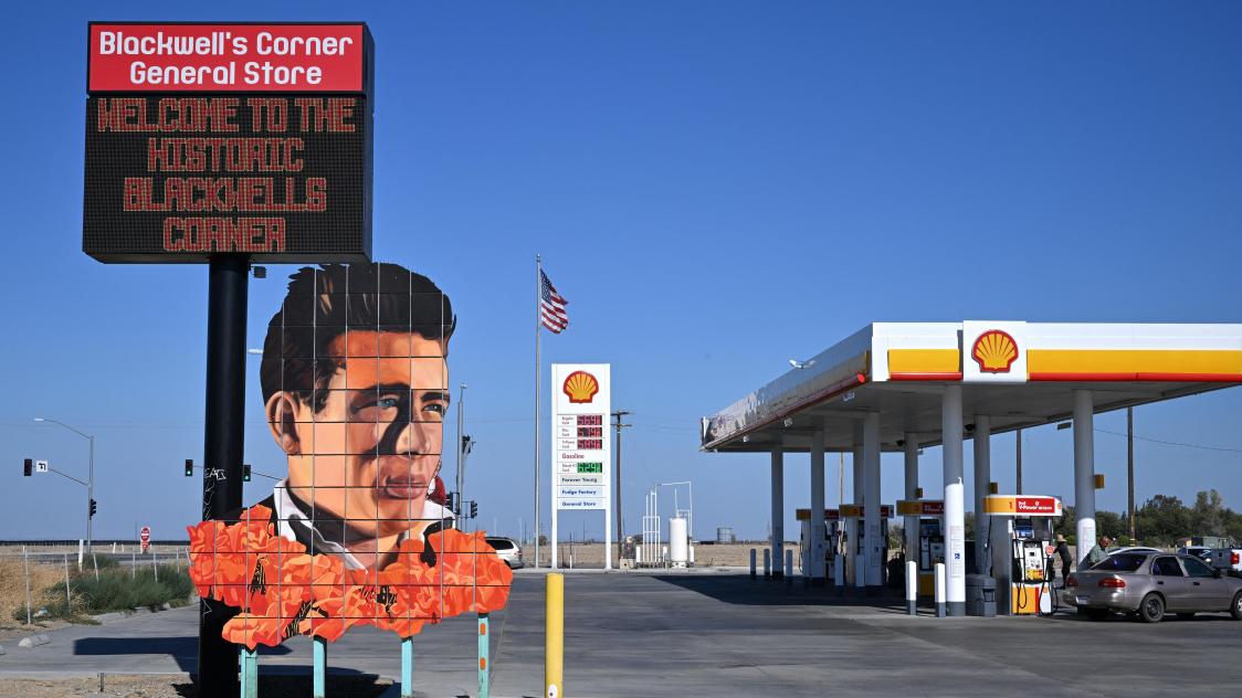 Certaines stations-essence sont devenues des lieux de mémoire, comme celle de Blackwell’s Corner, dans le désert californien. AFP