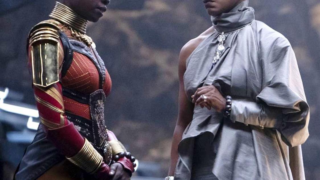 Danai Gurira et Angela Bassett unies pour que le Wakanda n’entre pas en guerre.
