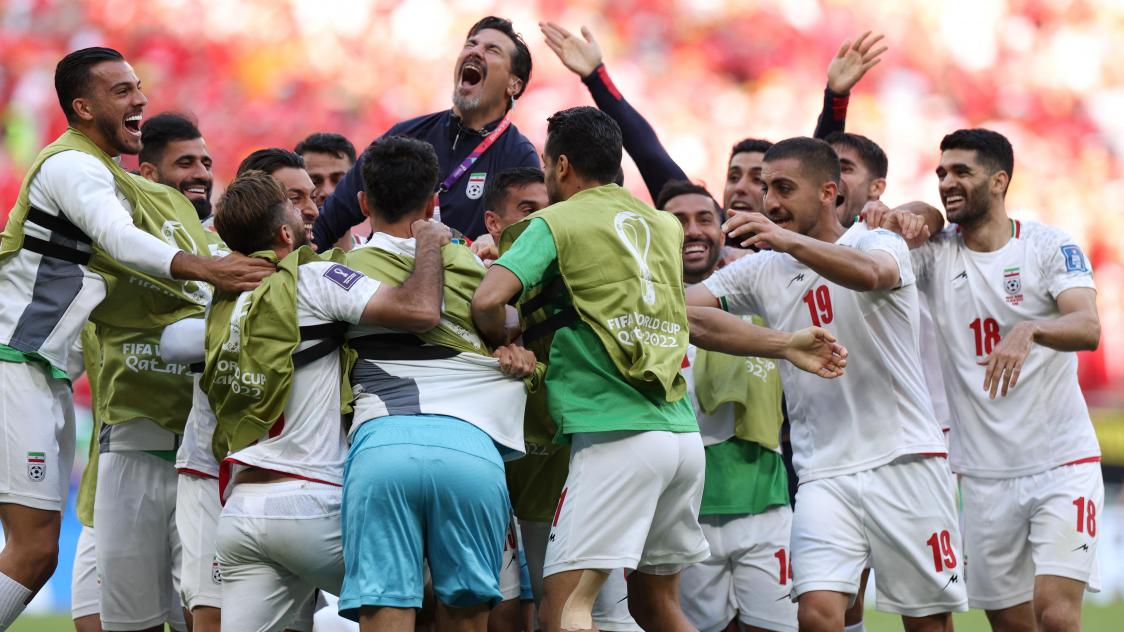 Le grand bonheur des Iraniens vainqueurs des Gallois et en passe de se qualifier pour les huitièmes de finale.