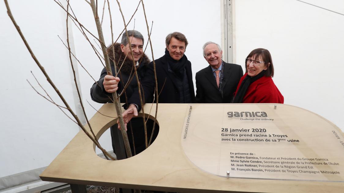 Jean Rottner était là pour la pose de la première pierre de l’usine de déroulage de Garnica,à Sainte-Savine le 28 janvier 2020.