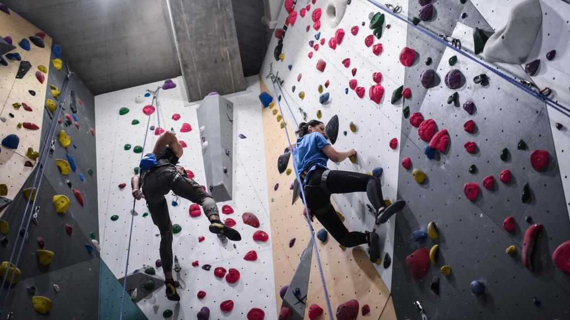 The new private rooms mostly offer bouldering walls, where active CSP+ young people between the ages of 25 and 35 climb without insurance.