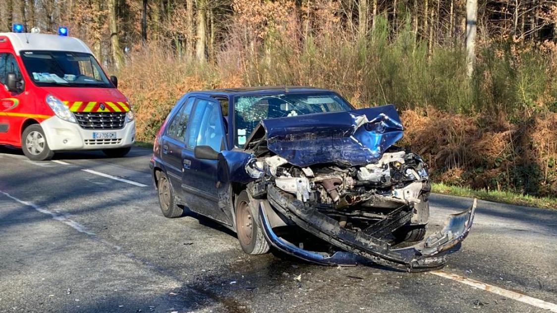 Selon plusieurs témoins de l’accident, la voiture bleue est arrivée avec beaucoup trop de vitesse.