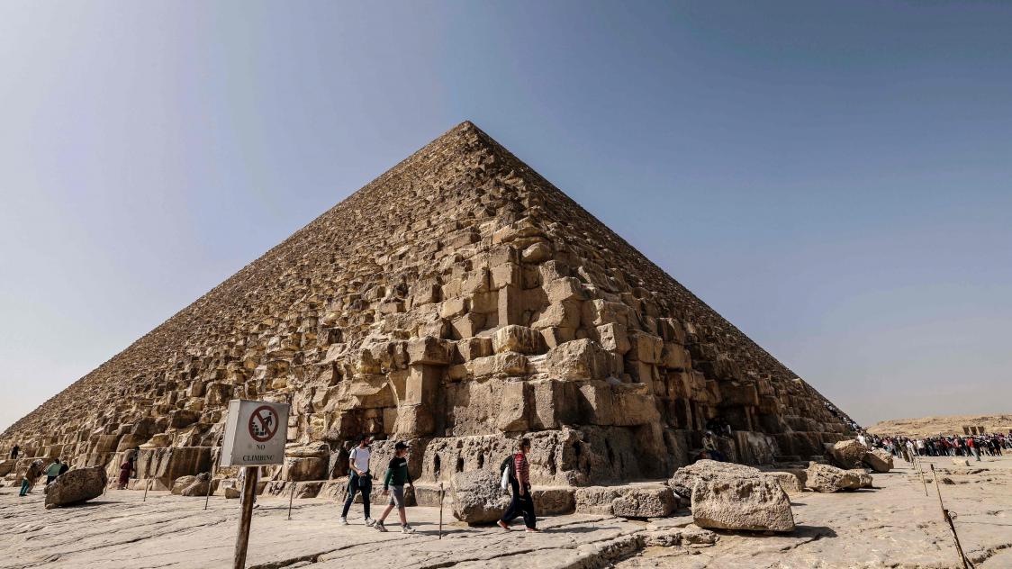 Le passage découvert mesure neuf mètres de long et est situé dans la Grande Pyramide d’Égypte, également connue sous le nom de Pyramide de Khéops.