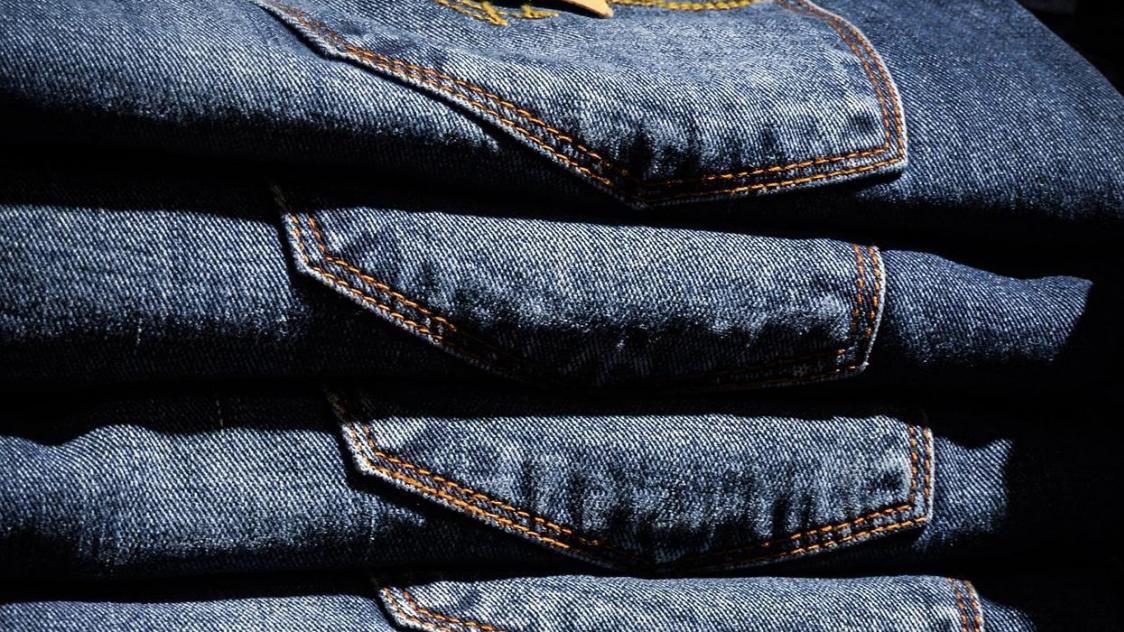 Coup de pub: la marque Celio va distribuer des jeans aux habitants de… Levis