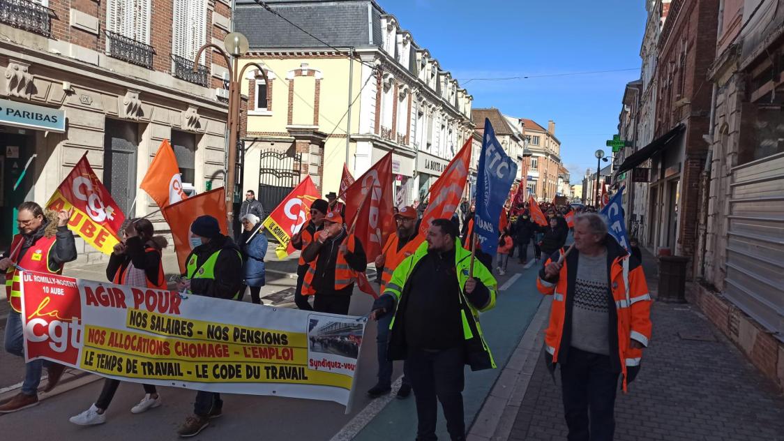 Près de 300 manifestants ce samedi matin à Romilly-sur-Seine.