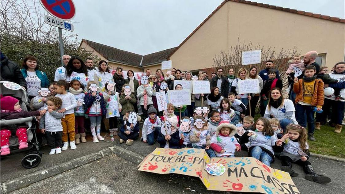 Ils disent non à la fermeture d'une classe de maternelle à  Conflans-sur-Seine (Marne)