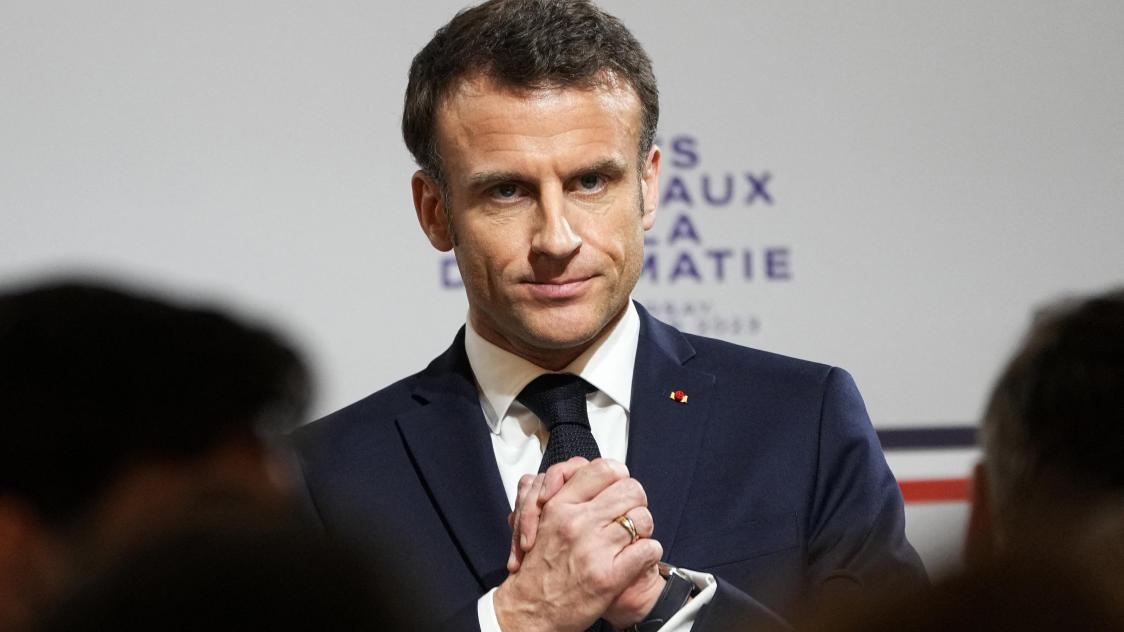 Le président Emmanuel Macron a émis le souhait dimanche que la réforme des retraites « puisse aller au bout de son cheminement démocratique ».