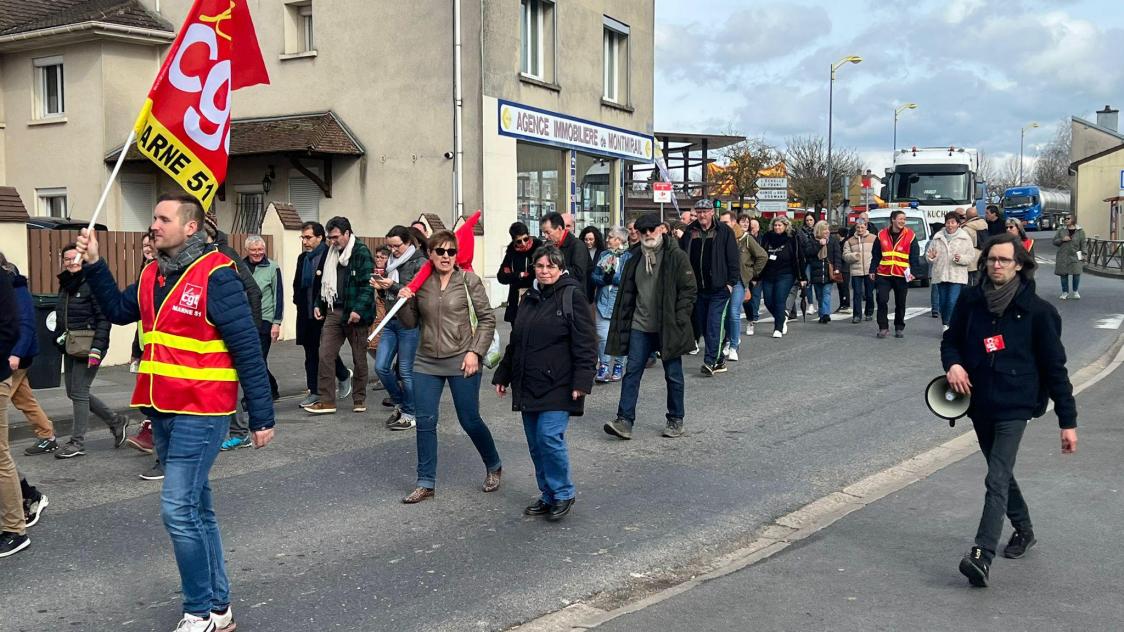 75 manifestants ont défilé contre la réforme des retraites ce jeudi 23 mars à Montmirail.