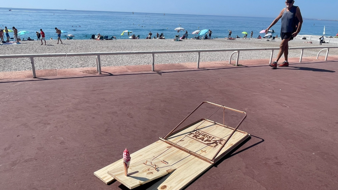 À Nice : Des pièges à souris géants pour attraper les touristes