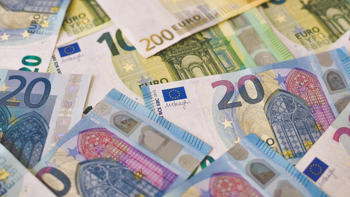120 000 euros de faux billets dans un sac sous le lit à Troyes