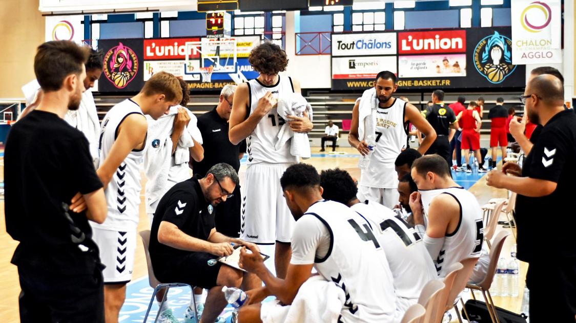 premier terrain de basket