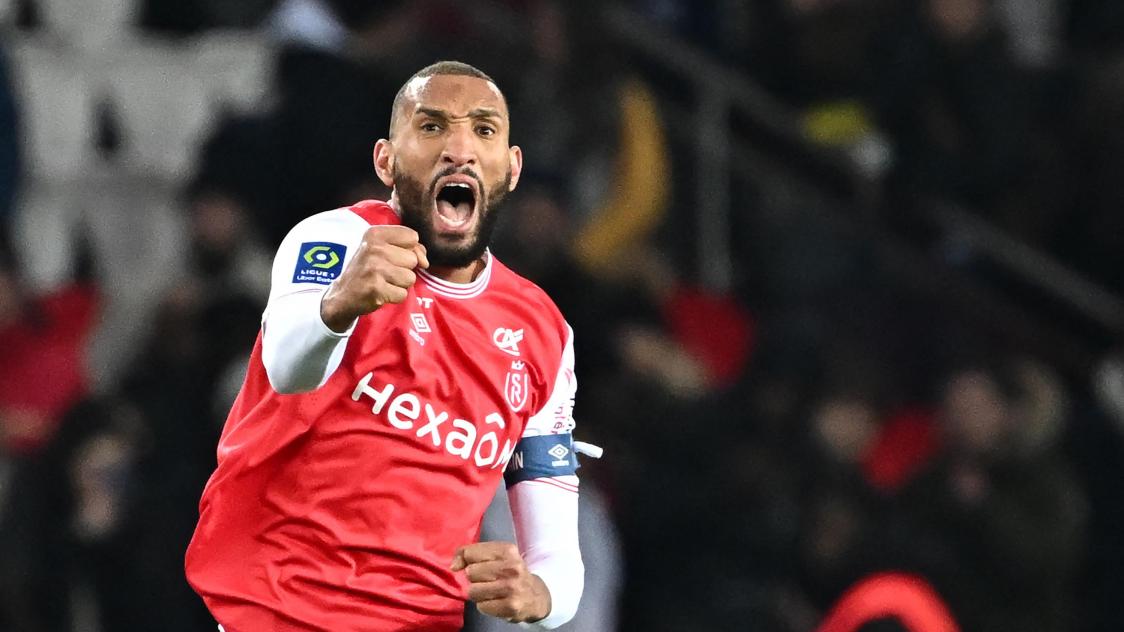 Football – Stade de Reims. Le capitaine Yunis Abdelhamid ...