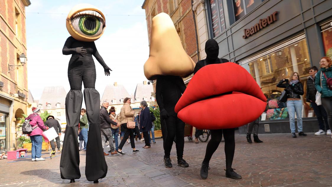 50 nuances de marionnettes dans les rues de Charleville-Mézières