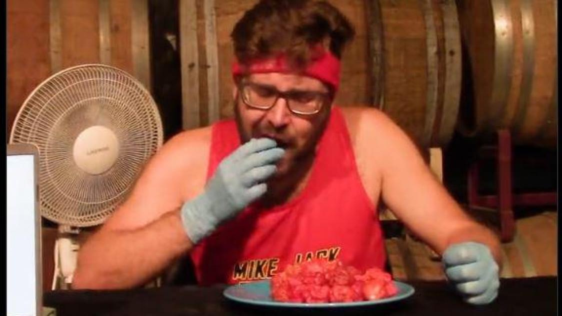 VIDEO. Un Canadien mange 50 Carolina reaper, le piment le plus fort du monde,  et pulvérise le record mondial 