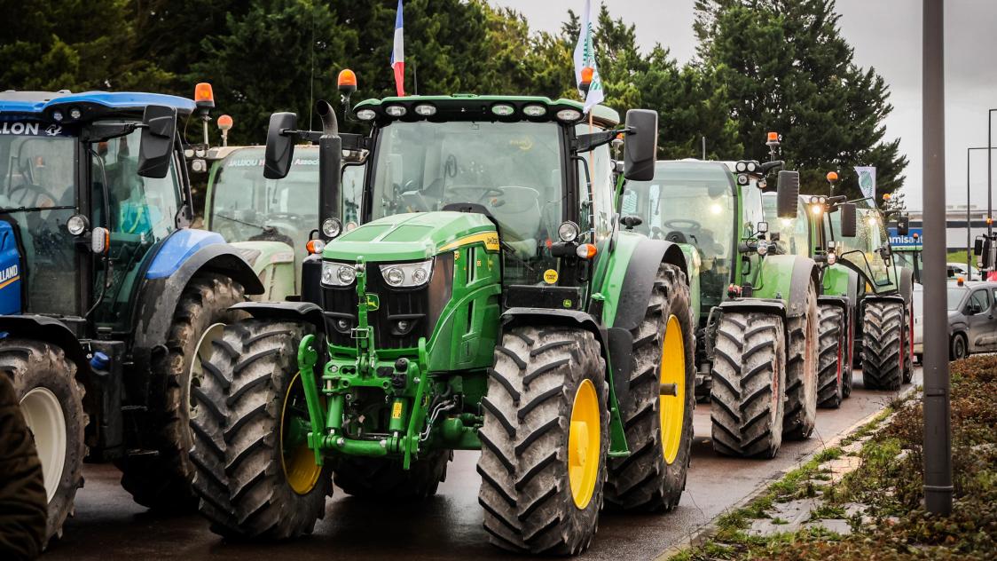 Agriculteurs en colère: la FNSEA et les Jeunes Agriculteurs annoncent un  siège de Paris à partir de lundi
