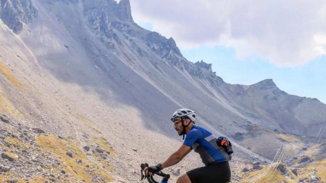 En 2025 ce Savinien veut parcourir 1 400 km v lo jusqu au camp