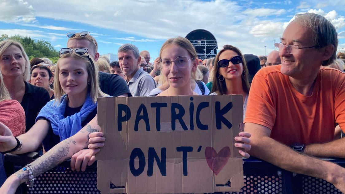 C'est obligatoire de voir Patrick Bruel de près ! » : ces fans prêts à tout  pour être au premier rang à la Foire de Châlons