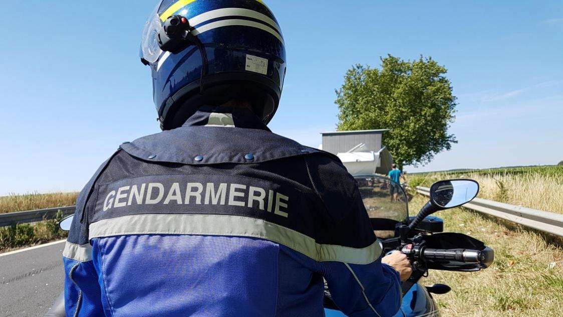 Gendarme au PMO de Rethel depuis 14 ans, le motard avait été poussé contre la glissière de sécurité à plusieurs reprises.