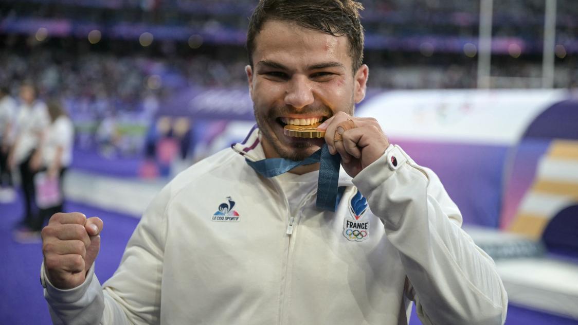 La star du rugby francais Antoine Dupont loue sa maison d enfance sur Airbnb