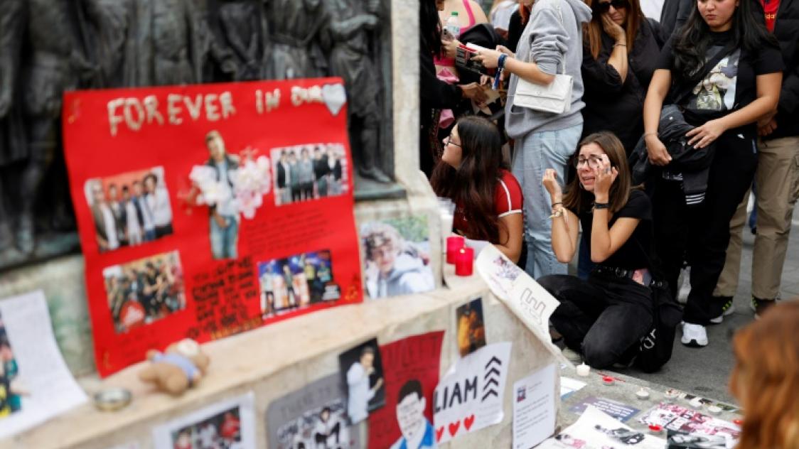 A Paris, l'hommage de fans au chanteur Liam Payne qui a marqué leur enfance