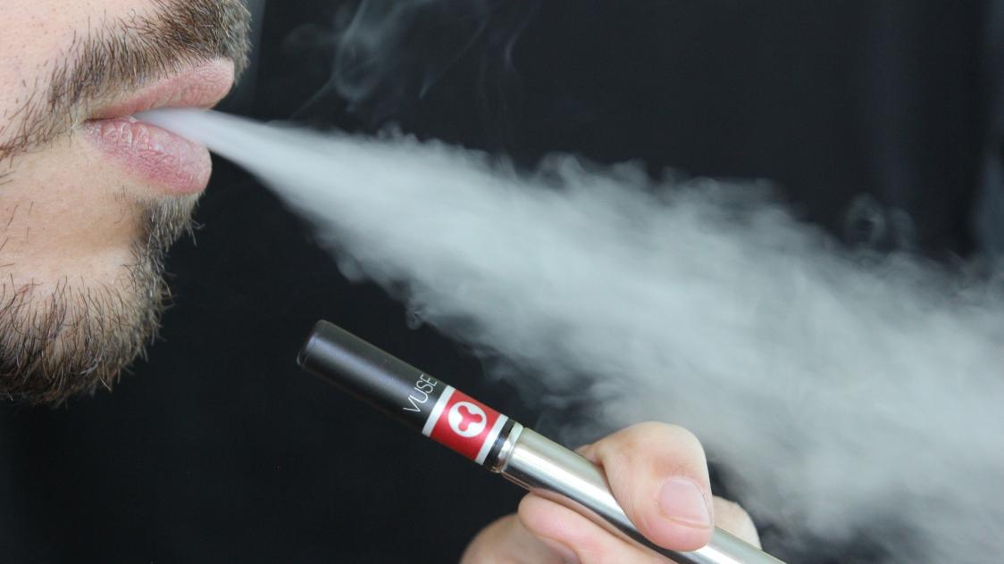 elfbar nachfüll pod läuft aus À Vitry-le-François, la crainte du monde de la vape face à la taxation des cigarettes  électroniques