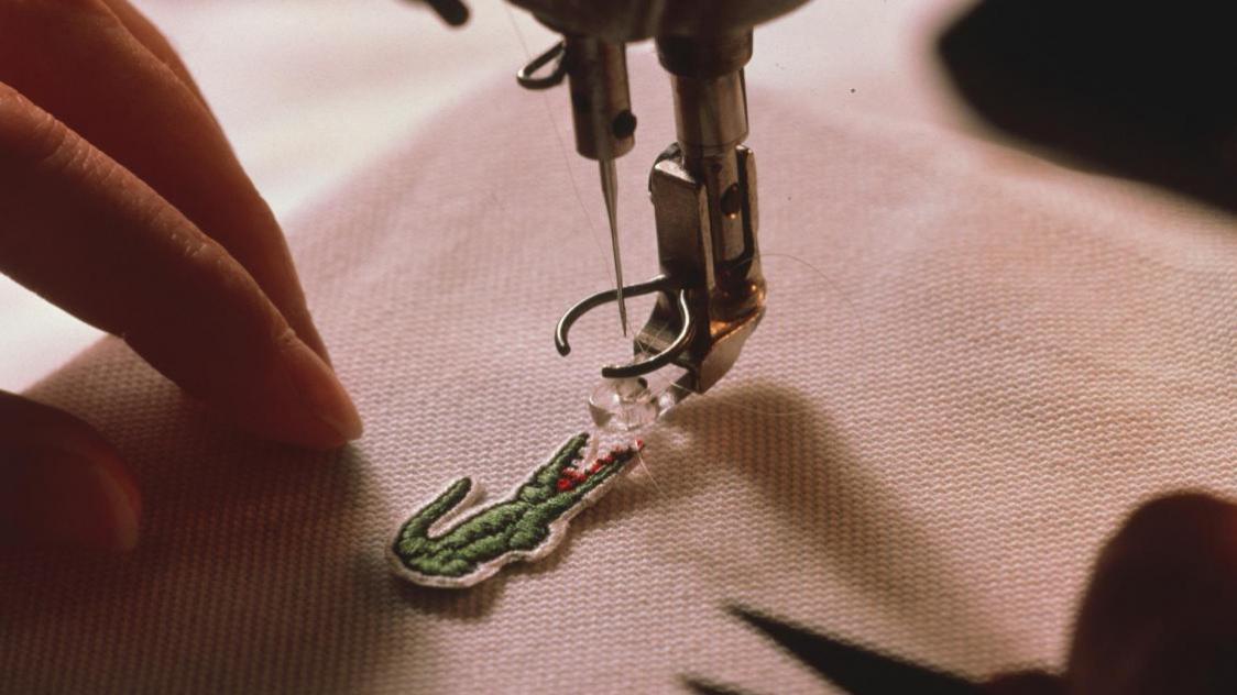 Quelle est l origine du logo crocodile que Lacoste defend bec et ongles