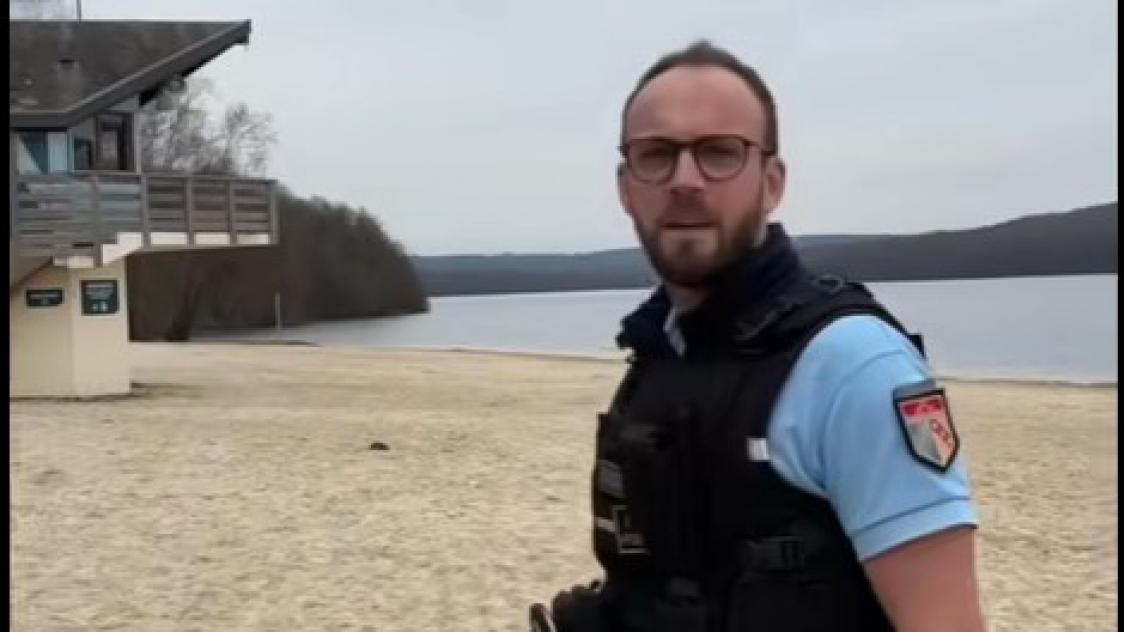 Un gendarme de la brigade de Renwez vante le cadre ardennais, en particulier le lac des Vieilles Forges.