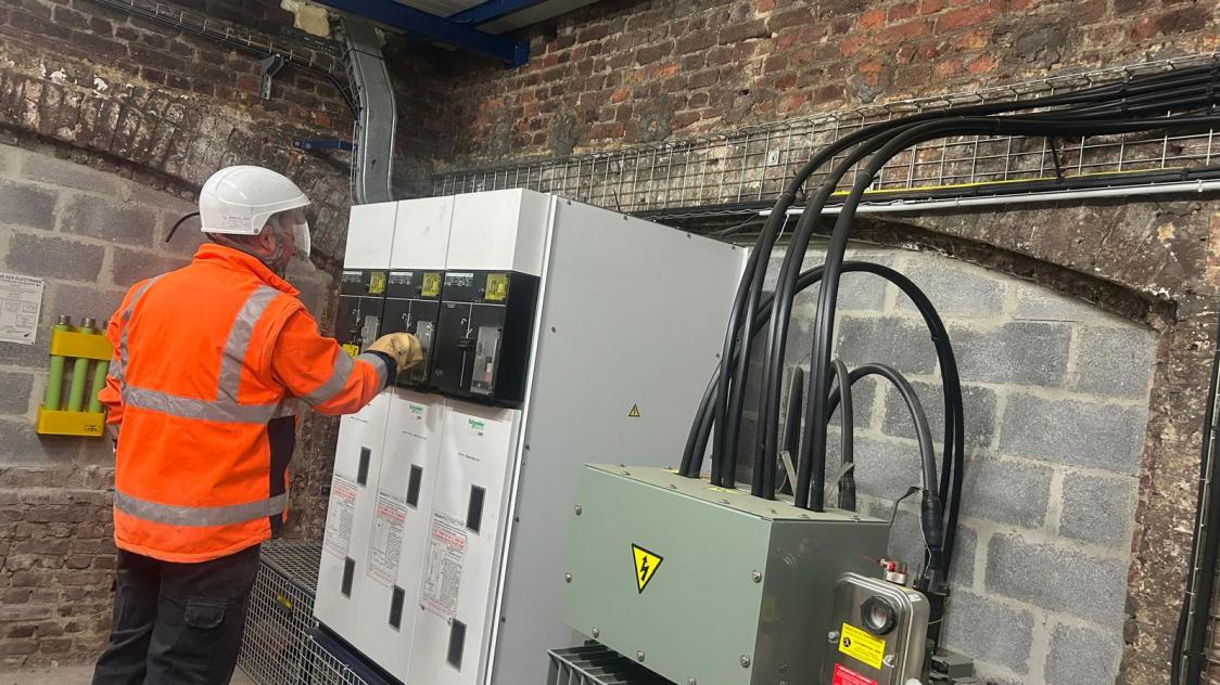 L’intervention a été un succès, l’électricité a été remise vers 15 h 30 dans toute l’usine.