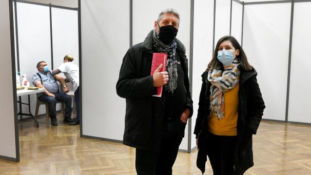 Claude et Fanny Poplimont ont aménagé en une journée le pôle de Fismes.