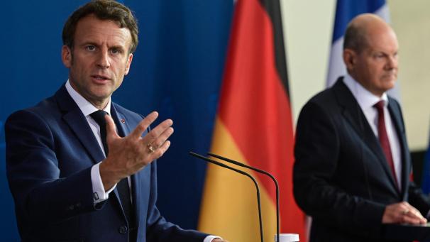 Emmanuel Macron et Olaf Scholz le 9 mai 2022 à Berlin.
