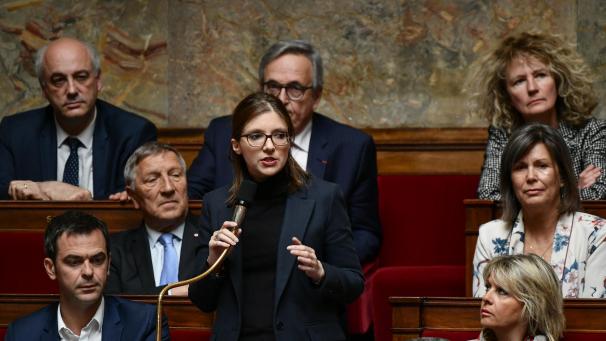 Aurore Bergé devient la première femme à être élue à la tête du groupe parlementaire de la majorité.