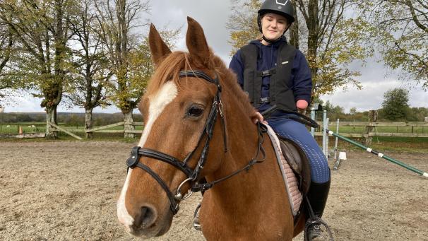 Romane Guerin a commencé l’équitation il y a huit ans. « La relation avec les chevaux, c’est inexplicable. » Son chouchou : Virtuel, un poney « hyper volontaire ».