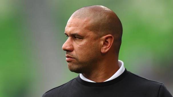 City group confié les rênes de l'Estac à Patrick Kisnorbo, ancien défenseur australian de 41 ans à forte personnalité, qui a fait ses classes avec succès à Melbourne City.