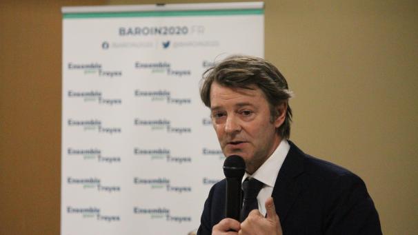 François Baroin, ici photographié en 2020 lors d’une réunion publique durant la campagne municipale, va achever son cinquième mandat.