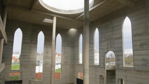 La grande salle de prière est située à l’arrière du bâtiment. Une coupole de 8 mètres de diamètre et haute de 3,50 mètres surmontera cette partie.